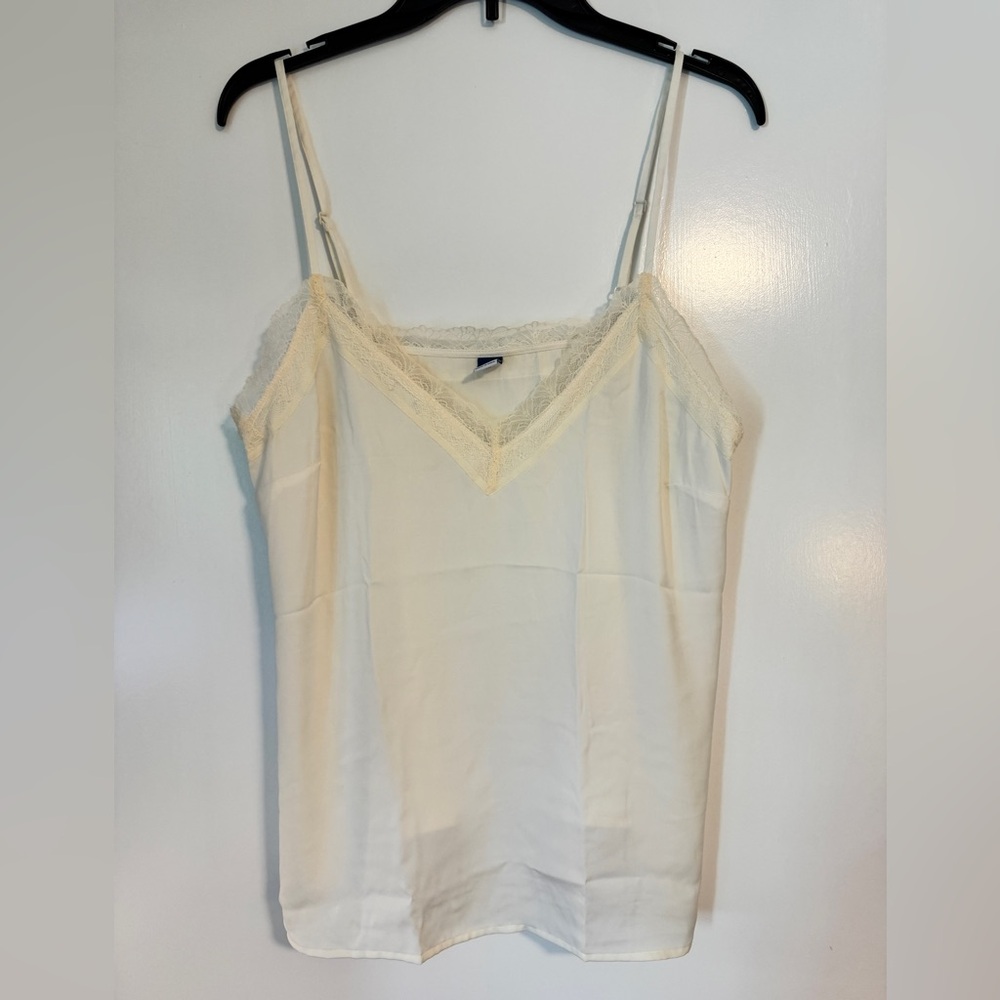 Women’s Old Navy lace trim cami size medium tall